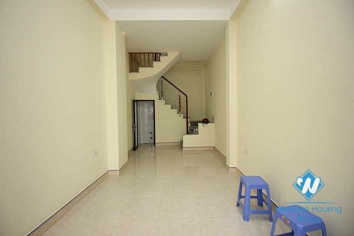 Unfurnished house for rent in Hai Ba Trung, Ha Noi
